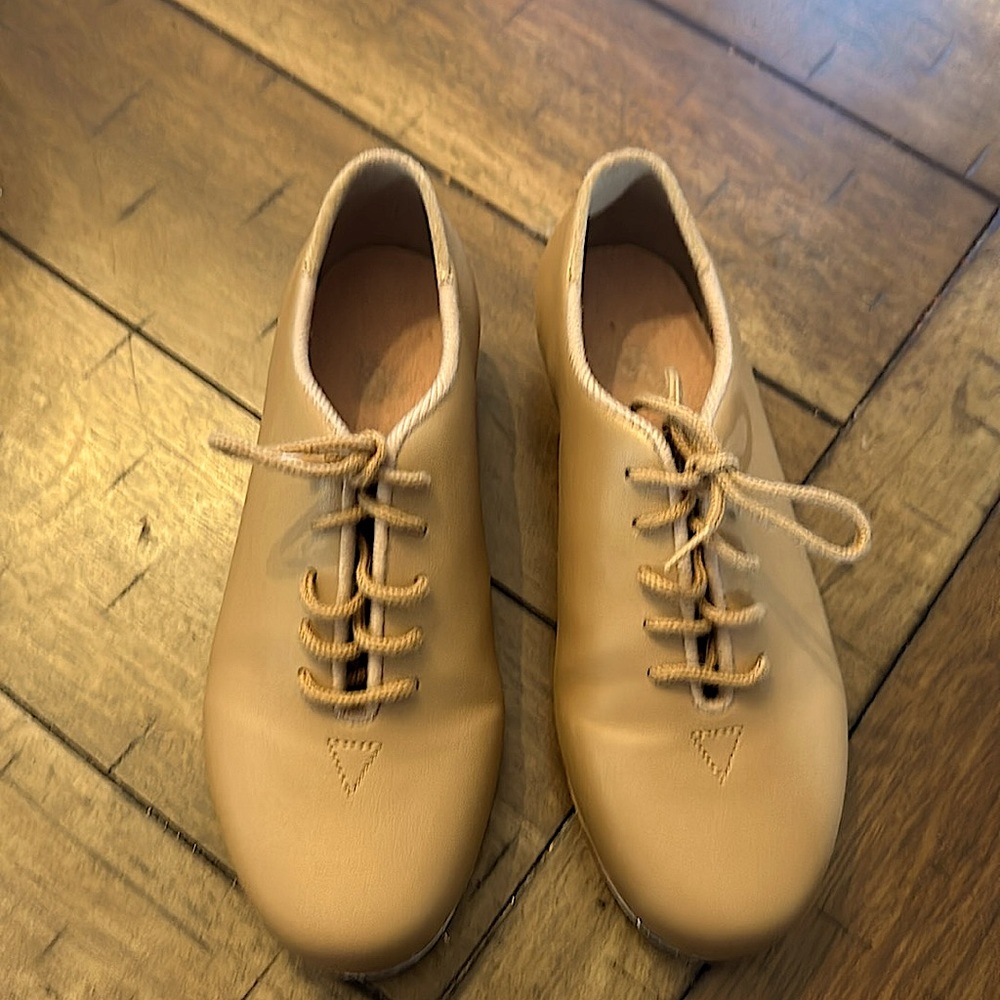 Leos Tan Girls Tap Shoes Size 12M.